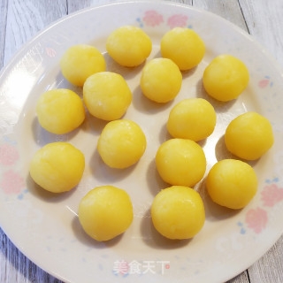 Custard Snowy Mooncakes recipe