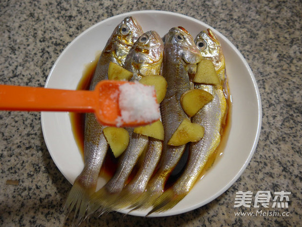 Steamed Small Yellow Croaker recipe