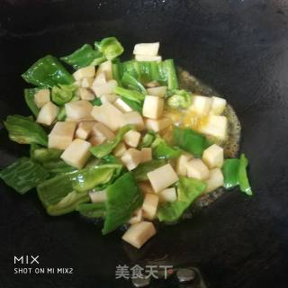Beef Diced with Black Pepper and Pleurotus recipe