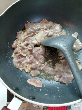 Stir-fried Pork Liver with Green Red Pepper recipe