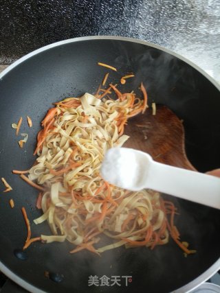 Stir-fried Bean Curd with Leek recipe