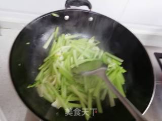 Stir-fried Lily with Celery recipe