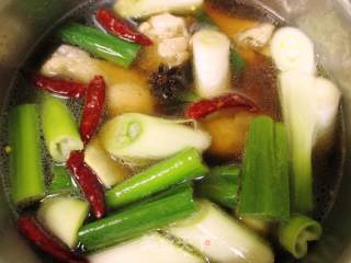 (12 Dao Fengwei Reissue) Chicken Stewed with Mushrooms recipe