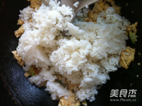 Fried Rice with Crab Yolk and Egg recipe