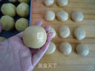 #新良第一节婚纱大赛# Cantonese-style Mung Bean Paste Egg Yolk Mooncakes recipe