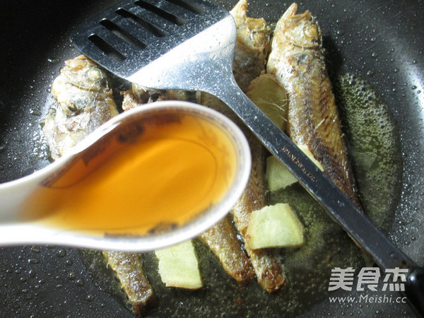 Small Yellow Croaker with Shacha Sauce recipe