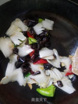 Stir Fried Fungus with Cabbage recipe