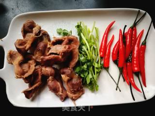 #团圆饭# Millet Pepper Mixed with Chicken Gizzards recipe