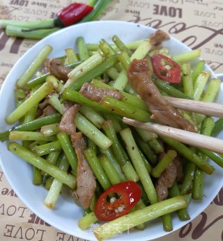 Stir-fried Pork with Garlic Moss recipe