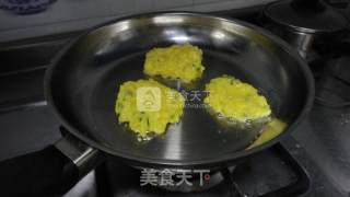 Get The Bear Kid Who Doesn't Like Breakfast-green Onion Potato Pancakes recipe