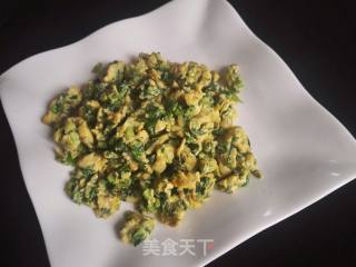 Scrambled Eggs with Celery Leaves recipe