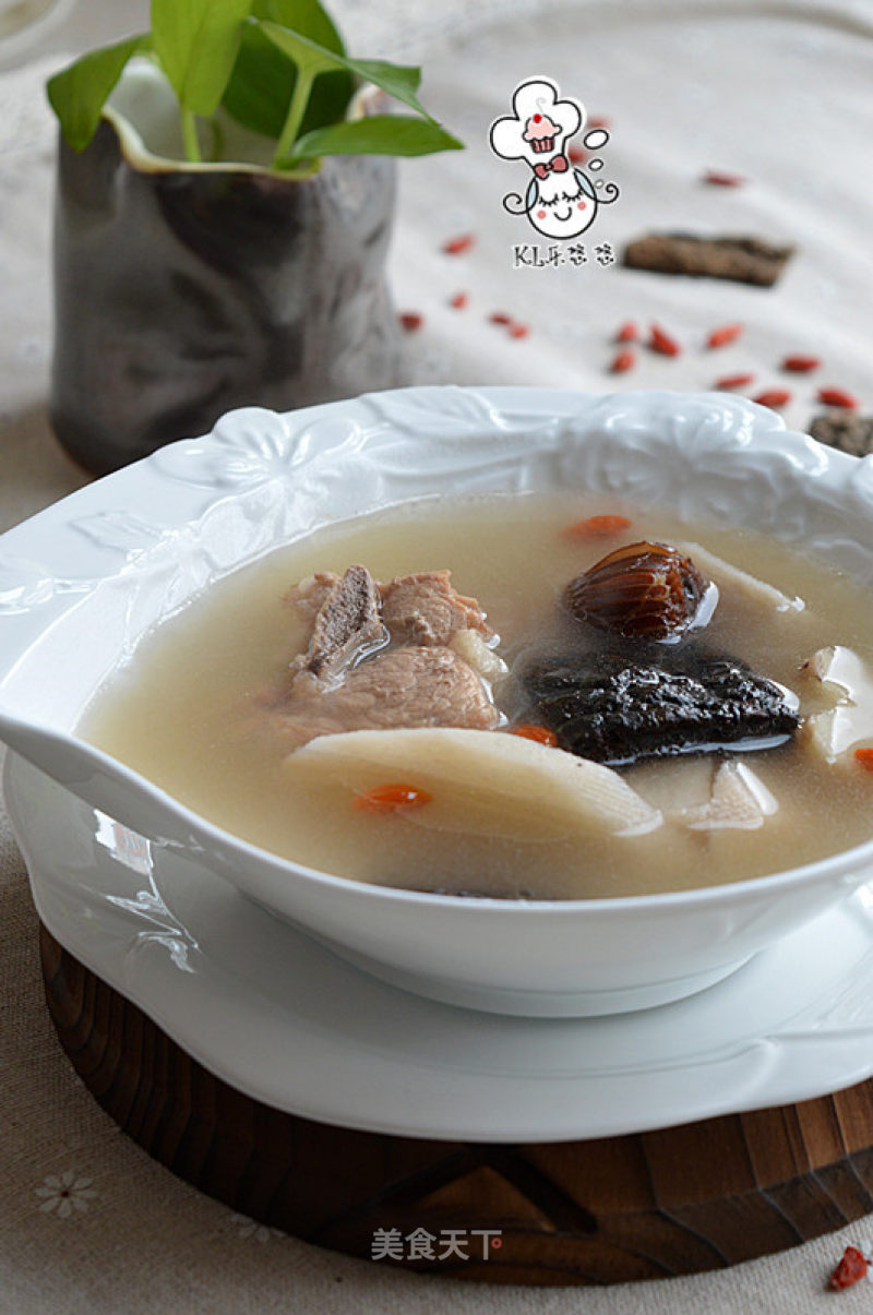 Duzhong Yam Soup-a Good Soup for Relieving Backaches and Backaches