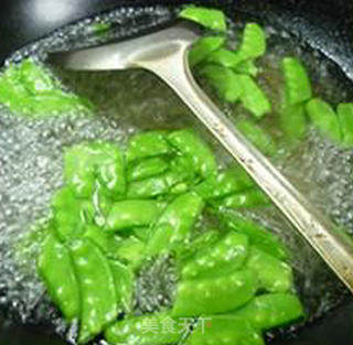 Stir-fried Snow Peas with Fragrant Dried Shrimp Balls recipe