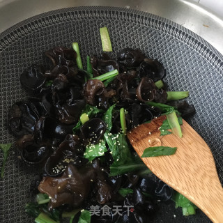 Stir-fried Fungus with Choy Sum recipe