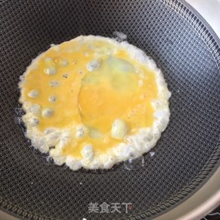 Fried Goose Eggs with Bitter Chrysanthemum recipe