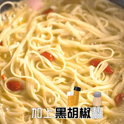 Spaghetti with White Shells and Garlic Oil recipe