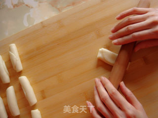 【china】creative Chinese White-crust Pastry: Red Plum and Primula recipe