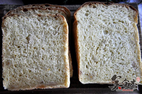 Corn and Pine Nut Bread recipe