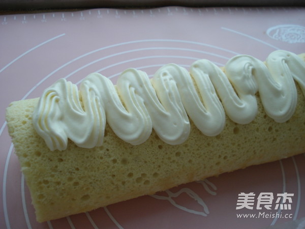 Creamy Strawberry Cake Roll recipe
