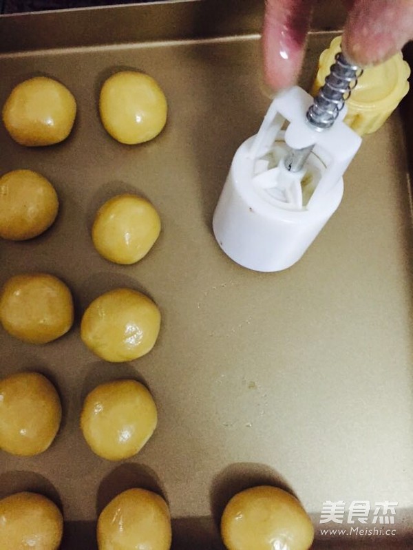 Cantonese-style Moon Cakes recipe