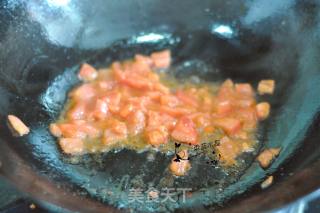 Pouring Tomato Sauce Noodles recipe