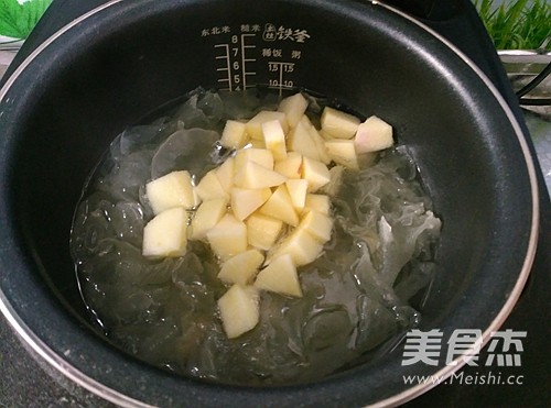 Apple Tremella Sweet Soup recipe