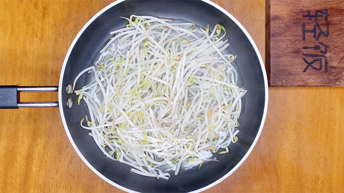 Fried Noodles 丨 The Northerners’ Table Crits, It’s Delicious recipe