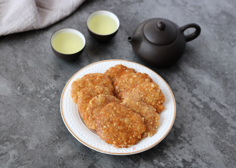 Cantonese-style Famous Spot-chicken Cake recipe