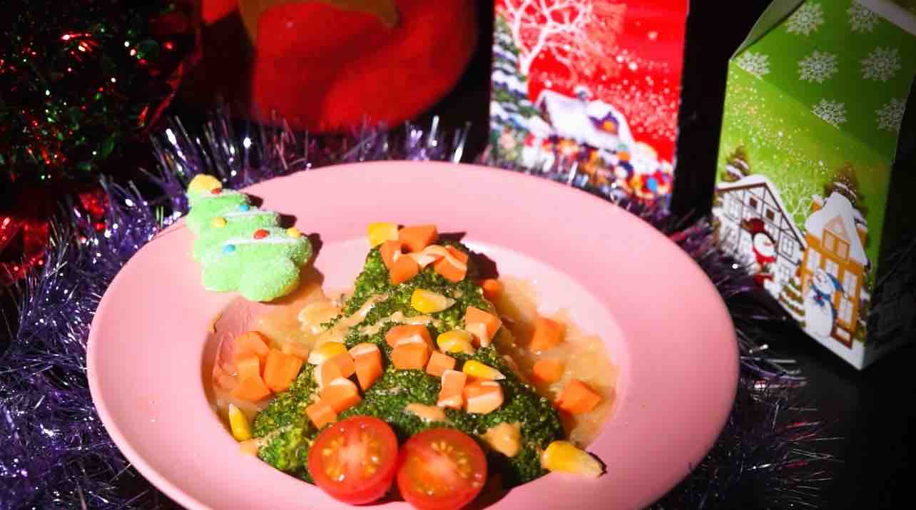 Christmas Tree Broccoli Salad recipe