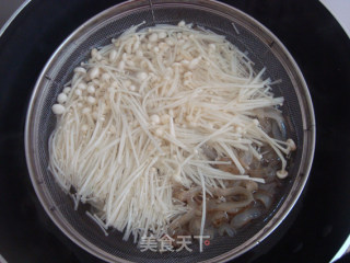 Cold and Crispy Enoki Mushroom Jellyfish Shreds recipe