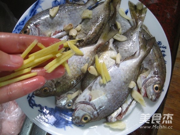 Steamed Small Sea Fish recipe