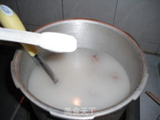 Nourishing Stomach Congee——squid Pork Ribs Congee recipe