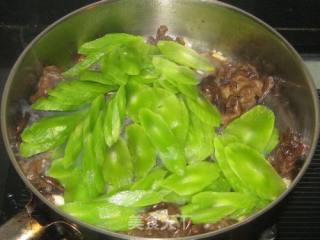 Fried Lettuce Slices with Black Fungus recipe