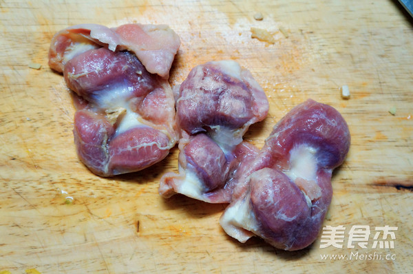 Stir-fried Chicken Mixed with Soy Sauce and Cowpea recipe