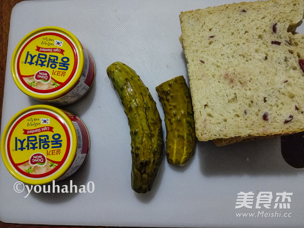 Sour Cucumber Tuna Sandwich recipe