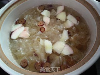 Peach and Tremella Soup recipe