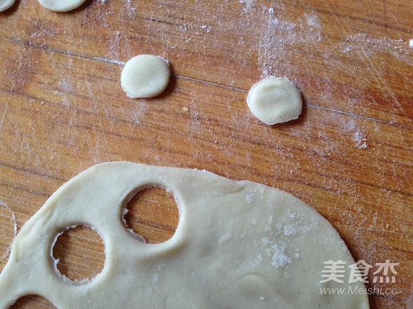 Little Yellow Man Lotus Paste Bun recipe