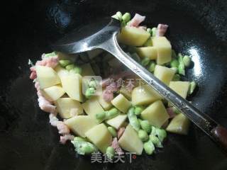 Boiled Potatoes with Bacon and Edamame recipe