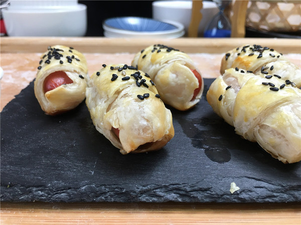 A Bite of Crispy Sausage Roll with Hand-held Pie, Especially for Children recipe