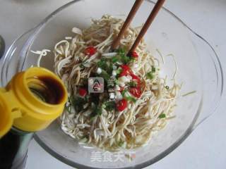 Bitter Chrysanthemum Enoki Mushroom Mixed with Dried Shreds recipe