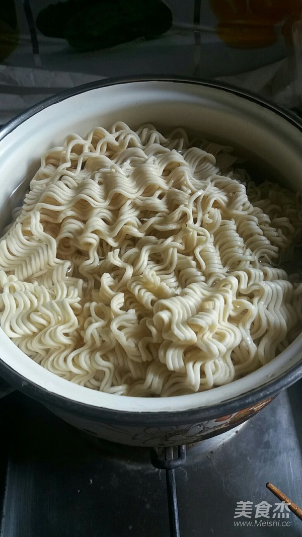 Hong Kong Style Fried Noodles with Soy Sauce recipe