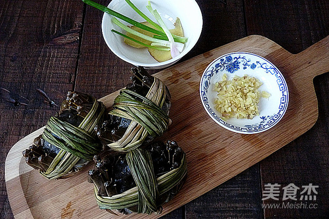 Steamed Crab with Ginger and Scallion Wine recipe