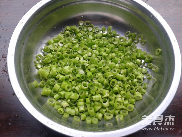 Stir-fried Green Pepper Rings with Convolvulus Sticks recipe