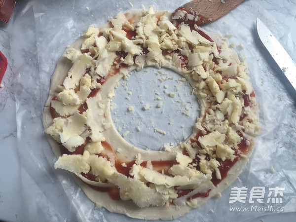 Christmas Wreath Pizza recipe