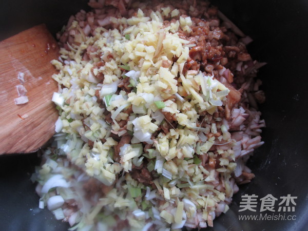 Eggplant Sauce Pork Buns-white Shark Dumpling Noodles recipe