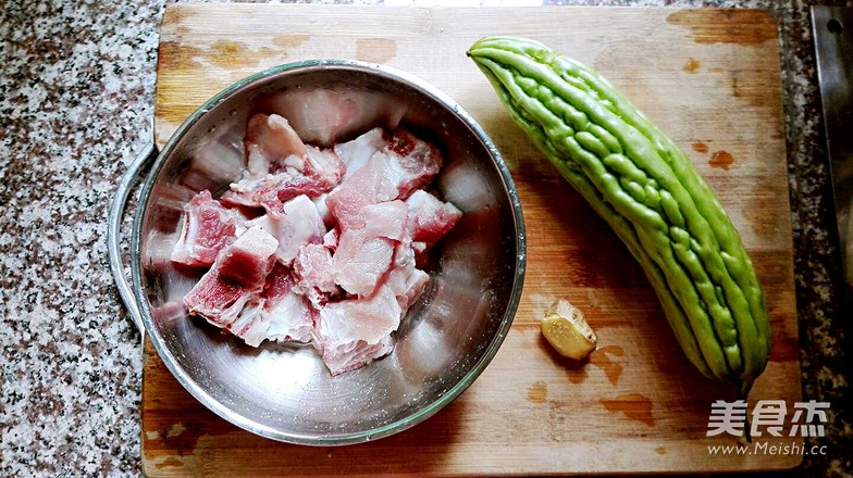 Bitter Gourd Pork Ribs Soup recipe