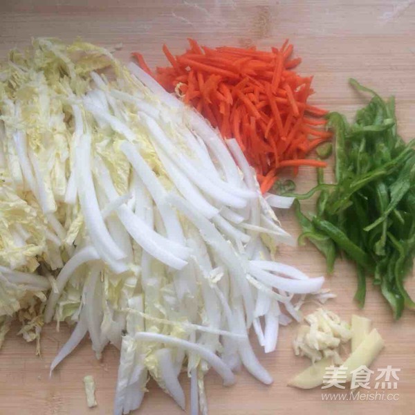 Fried Noodles with Cabbage and Pork recipe