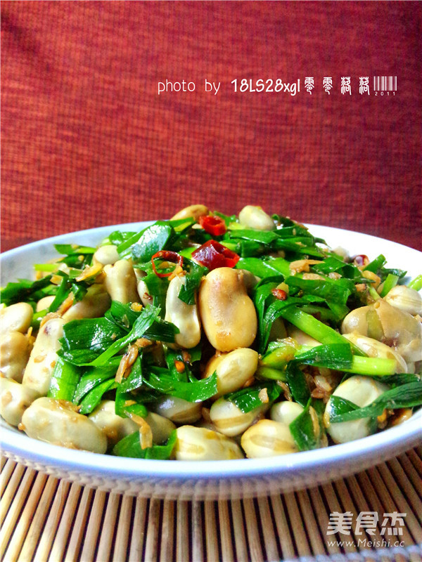 Stir-fried Broad Beans with Leek and Shrimp Skin recipe