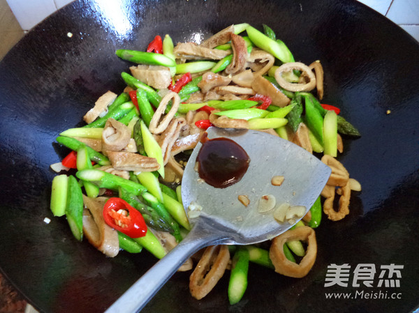 Stir-fried Beef Intestines with Asparagus recipe