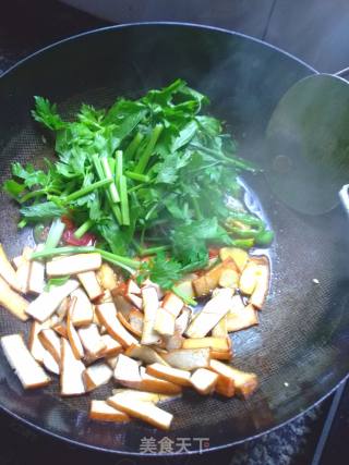 Fried Celery with Dried Tofu recipe